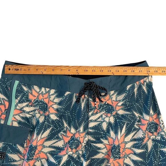 Billabong Airlite Men's Swimwear Floral Print Surf Boardshorts Blue Size 36 - Picture 2 of 8